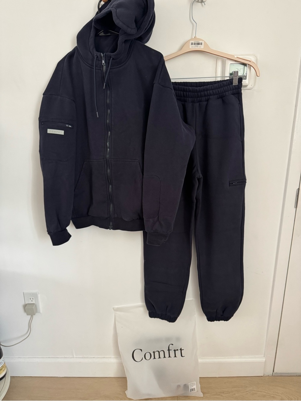 Comfrt Set- zip travel hoodie and matching pants - Picture 3 of 12
